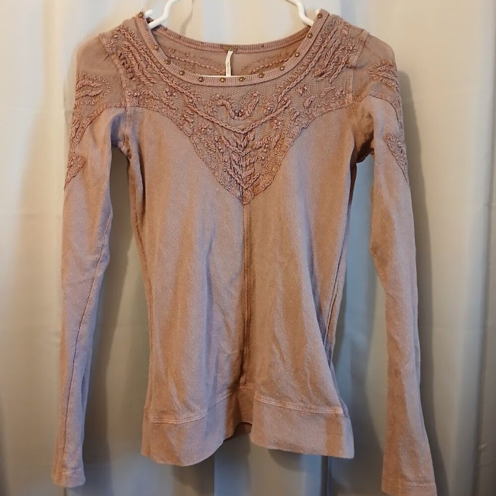 FREE PEOPLE Studded Mesh upper T-shirt Top XS Mauve Pink Scoop neck Boho LS